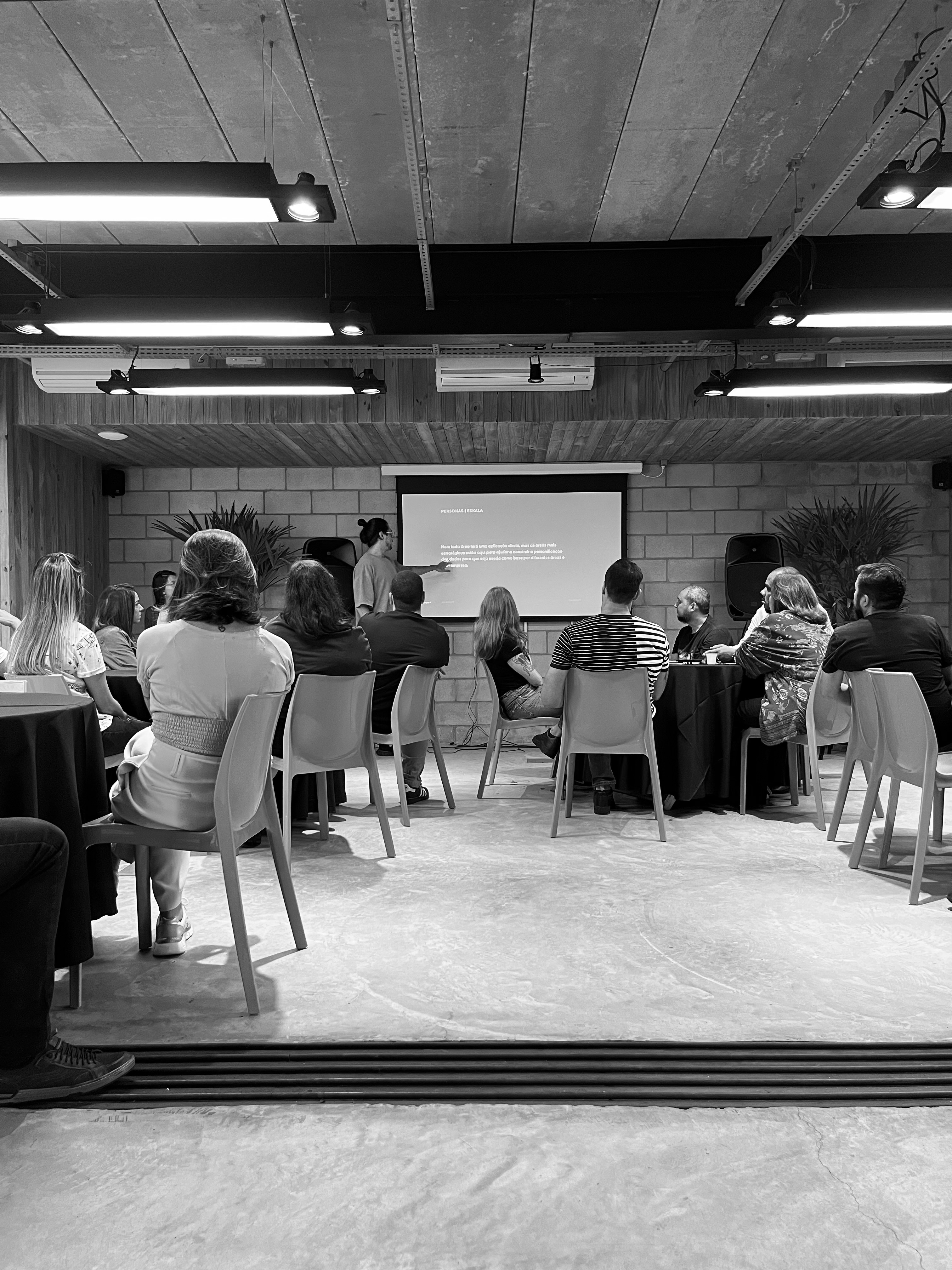 IN.SIGHT facilitator guiding working group in synthesizing core persona style attributes